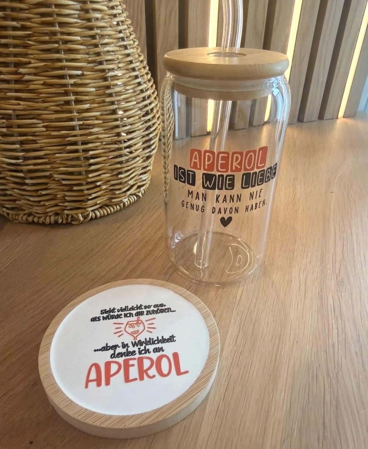 Cocktailglas mit Untersetzer